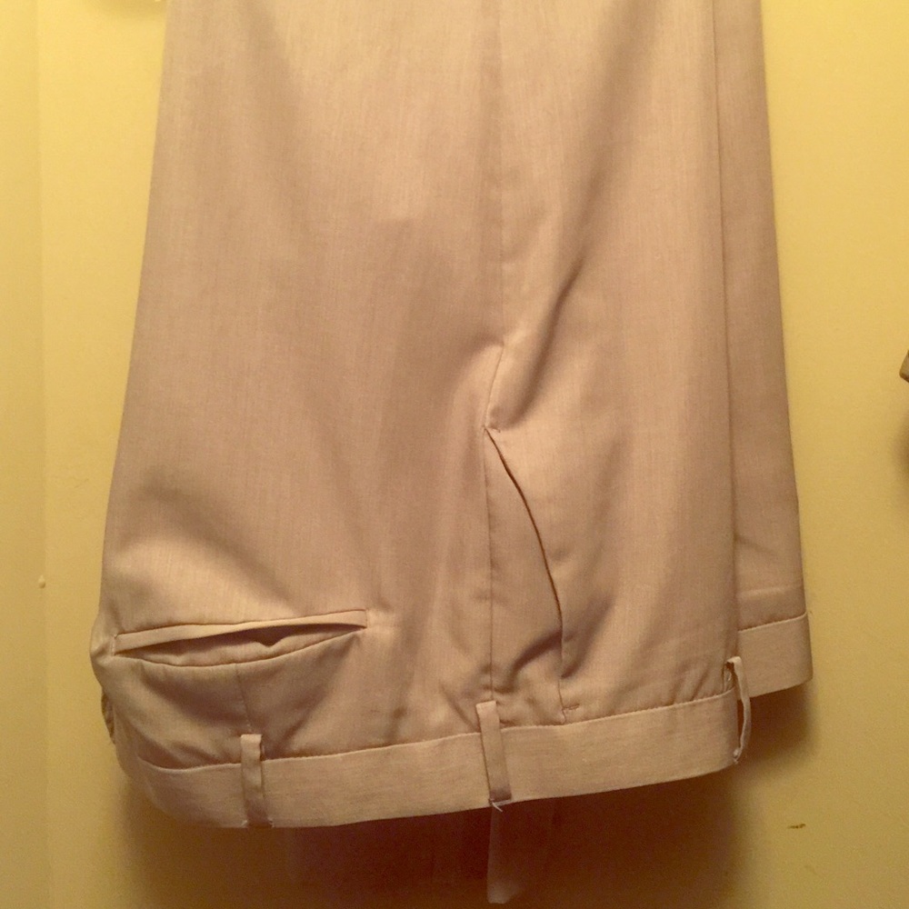 Like new VanHuesen kaki dress pants